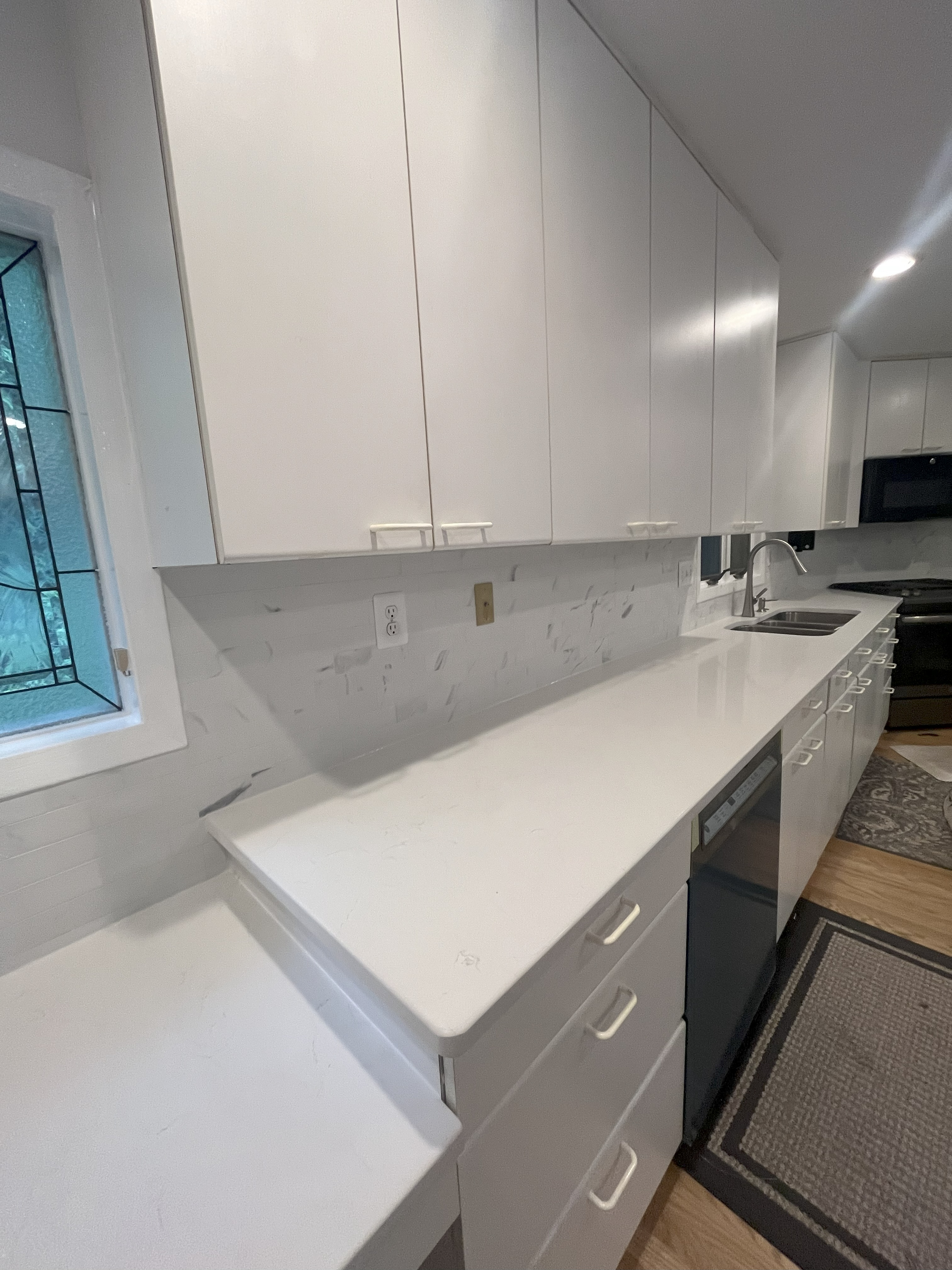 Two-tone cabinets with brass pulls